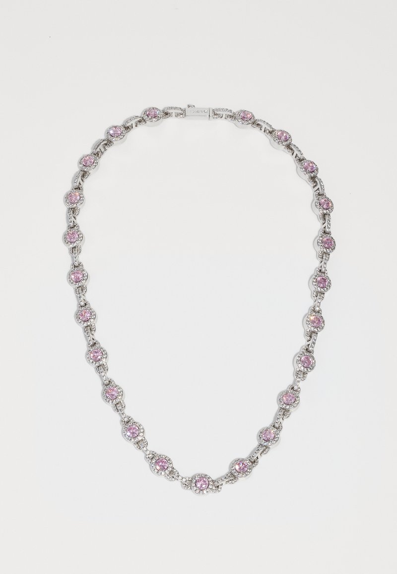 Nešljiva ogrlica srebrne barve z ovalnimi povezavami, ki vsebuje okrogle rožnate dragulje postavljene v podroben cvetlični vzorec. Varna zaponka.
