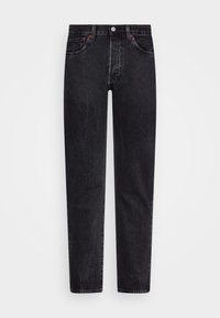 Jeans de mezclilla negra con un diseño de pierna recta, que cuentan con un cierre de botón, estilo de cinco bolsillos y un sutil desgaste en la textura de la tela.