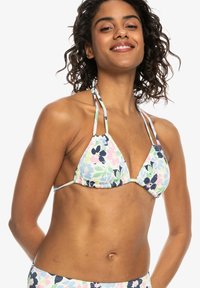 Top de bikini floral con copas triangulares, que presenta una paleta de colores pastel en tonos rosa, azul y verde. Tejido suave con tirantes ajustables.