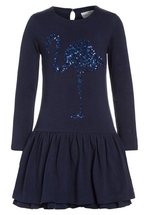 Marineblå langærmet kjole med en rynket nederdel og blåt paliet-flamingo design på brystet, knaplukning med nøglehul på ryggen.