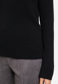 Betty Barclay MIT RUNDHALSAUSSCHNITT - Strickpullover - schwarz
