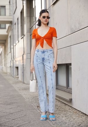 DAKOTA LIGHTNING - Calças de ganga à boca de sino - light blue denim