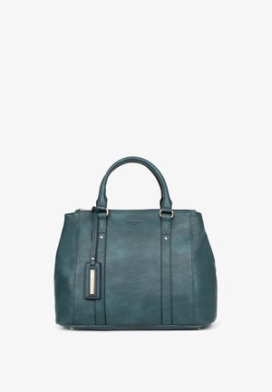 Borsa a mano in pelle verde scuro con doppi manici, accessori in tono oro e una targhetta rettangolare pendente sul lato anteriore sinistro.