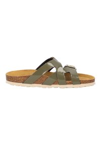 Sandali verdi in pelle verniciata con cinturini incrociati, sottopiede in sughero e suola leggera. Presentano un piccolo accento in metallo a forma di fibbia.