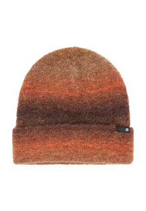 Gorro de punto con degradado en marrón y naranja, confeccionado con una tela fuzzy texturizada y con borde doblado, que presenta una pequeña etiqueta de tela negra en el costado.
