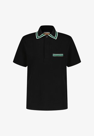 Zwarte geribbelde polo shirt met een twee-knops sluiting, gestreepte groene en witte kraag, en een klein voorvak met een bijpassende streepdetail.