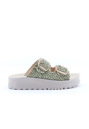 Sandalo slip-on con suola spessa bianca e due cinturini in tessuto intrecciato verde, ognuno con fibbia beige per la regolazione.