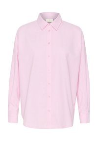 Chemise rose clair à manches longues en coton doux, dotée d'un col classique, d'une fermeture boutonnée à l'avant, et d'une coupe décontractée avec un ourlet arrondi.