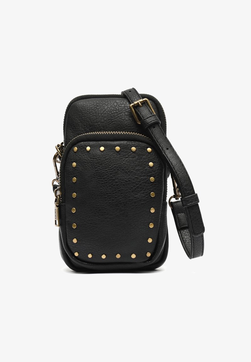 Borsa a tracolla in pelle nera con dettagli in ottone dorato, chiusura con zip, tracolla regolabile e superficie texturizzata. Forma rettangolare compatta.