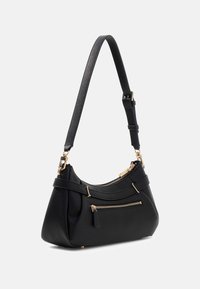 Czarna torebka na ramię z skóry o zaokrąglonym kształcie. Wyposażona w złote okucia, górny zamek błyskawiczny oraz przednią kieszeń na zamek dla dodatkowego detalu.
