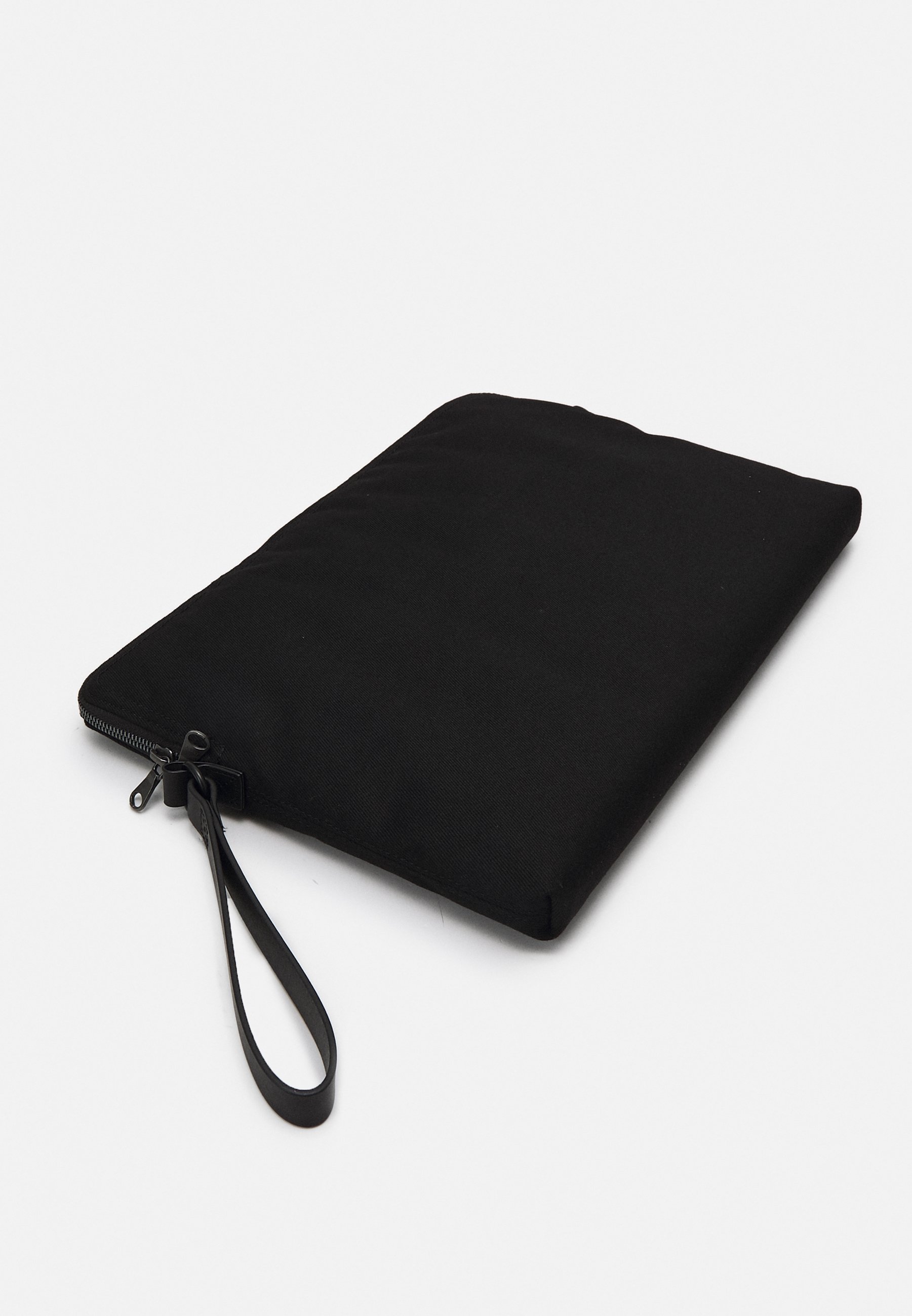 arket laptop case