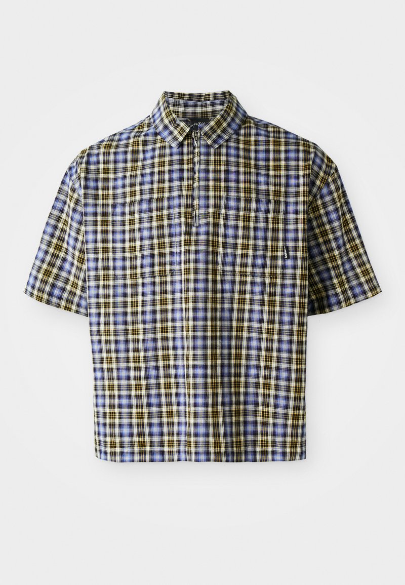 Kortemouwen geruite shirt in blauw, geel en zwart. Beschikt over een kraag, zak en een losse pasvorm. De stof lijkt lichtgewicht en textuur te hebben.