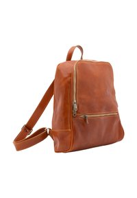 Sac à dos en cuir marron avec une finition lisse, comportant une poche zippée à l'avant et une bandoulière ajustable. Forme rectangulaire avec des coutures discrètes.