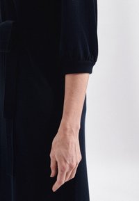 Seidensticker Stickad klänning - dark blue