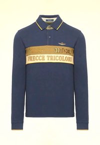 Polo a maniche lunghe colore navy con una patta a due bottoni, dettagli dorati e una banda beige prominente con il testo "FRECCE TRICOLORI."