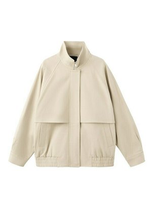 Veste beige zippée avec col haut, manches longues, ourlet élastique, détail rabat à l’avant et deux poches latérales.
