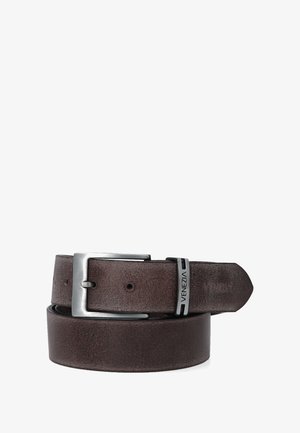 Bruine leren riem met een gestructureerde afwerking en een zilverkleurige metalen gesp. Bevat het merkembleem "Venezia" op de gesp.
