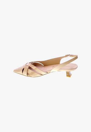 Slingback beige in pelle verniciata con tacco kitten, punta appuntita e design con cinturini incrociati.