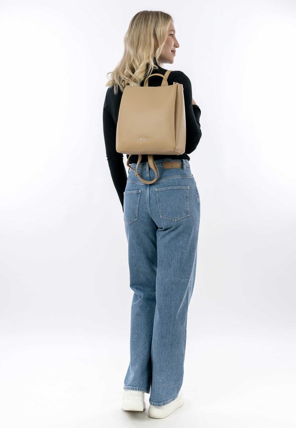 FLORA - Tagesrucksack - sand