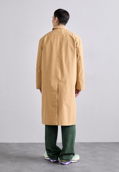 MM6 Maison Margiela SALOMON - Αδιάβροχο μπουφάν - iced coffee