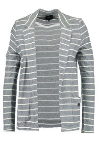 Randig blazer med en ljusgrå bakgrund och vita ränder, tillverkad av textil med struktur. Har en öppen front och två sidofickor.