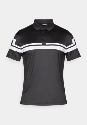Μαύρο polo μπλουζάκι από απαλό ύφ�ασμα με γιακά, διαθέτοντας οριζόντιες λευκές ρίγες και γεωμετρικό σχέδιο στους ώμους.