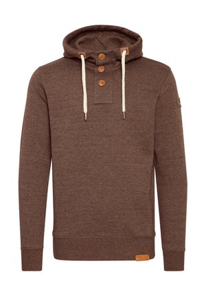 Hnedá mikina s kapucňou, trochami drevených gombíkov a krémovými šnúrkami. Má rebrované manžety a koženú nášivku na leme.