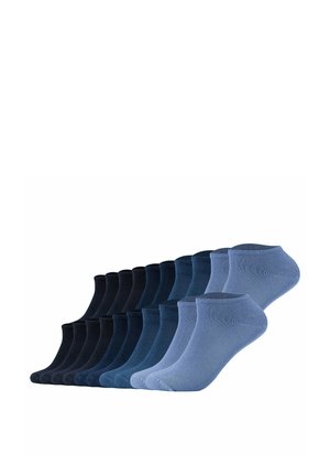 Zwölf Paar flache Socken in einem Farbverlauf von Schwarz zu Dunkelblau bis Hellblau, diagonal angeordnet.