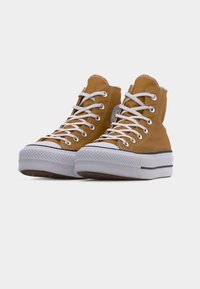 Αθλητικά παπούτσια με ψηλό πέλμα από καφέ καμβά με λευκά κορδόνια και λαστιχένια σόλα. Εμφανές λογότυπο της μάρκας στο πλάι και υφασμένη σόλα για καλύτερη πρόσφυση.