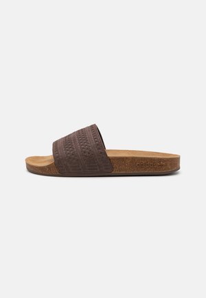 ADILETTE UNISEX - Mules - brown