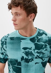 s.Oliver MIT ALLOVERPRINT - T-Shirt print - helles türkis