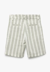 Pantalones cortos de lino a rayas en beige claro y verde, con una cinturilla, dos bolsillos traseros y un tejido texturizado.