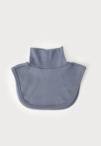 Col montant en coton gris avec un design à col haut, présentant des bords arrondis et une texture douce, idéal pour le superposition par temps froid.