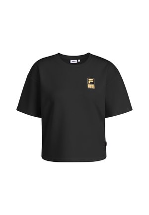 Zwarte t-shirt met korte mouwen en een boxy fit, voorzien van een gouden Fila-logo op de linkerkant van de borst en een klein Fila-label aan de zoom.