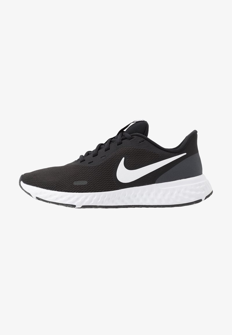 Scarpa sportiva nera con tomaia in rete traspirante, logo swoosh bianco di Nike, collo imbottito e suola intermedia bianca leggera con superficie testurizzata.