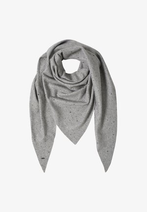 Szary szalik wykonany z miękkiego materiału, o trójkątnym kształcie, subtelnej kropkowanej fakturze i luźnym fasonie.
