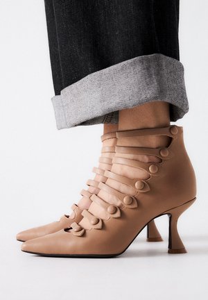 ISABELLA - Tacones - taupe