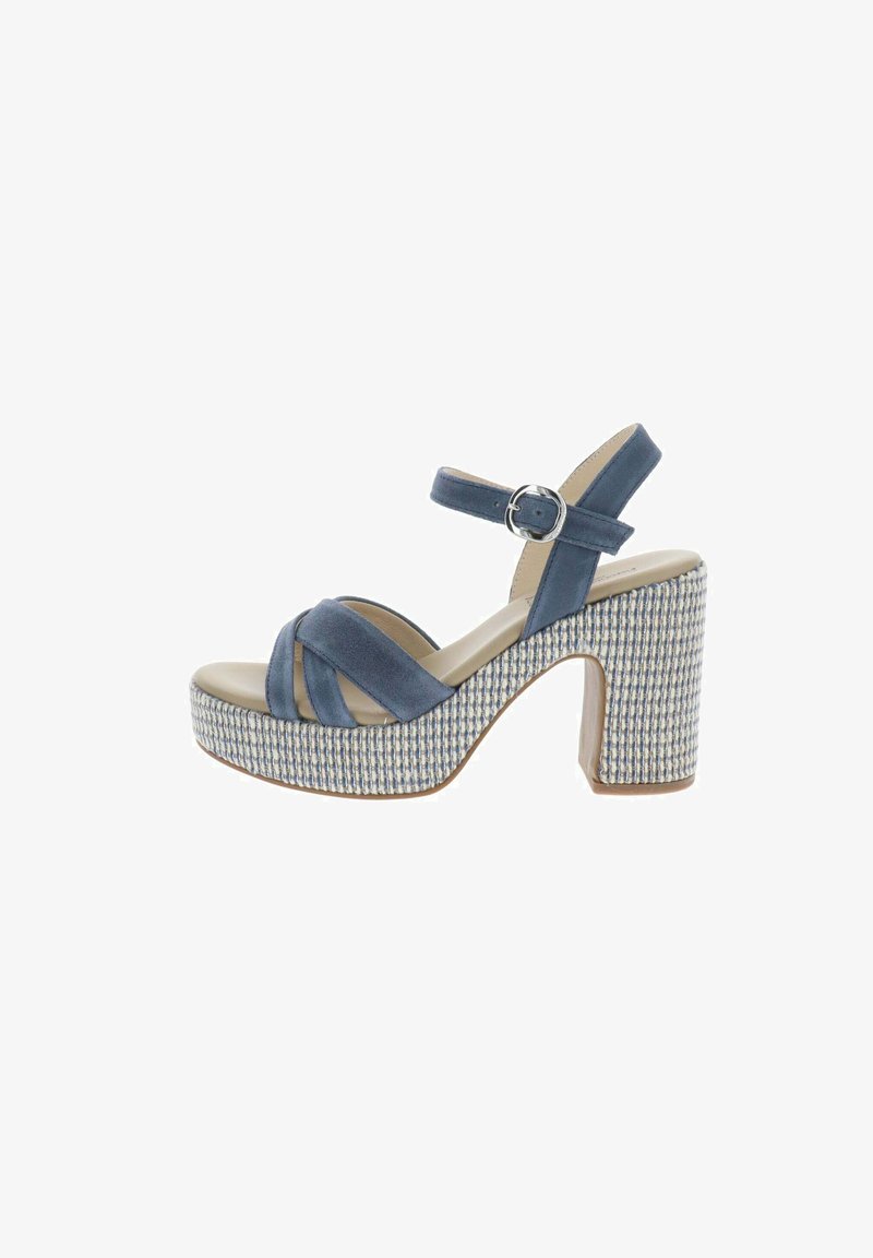 Sandale plateforme en daim bleu avec talon bloc à motif tissé et bride de cheville avec boucle argentée.
