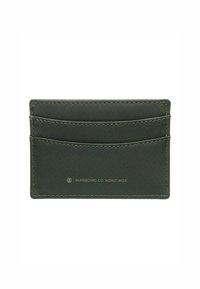 Zielony skórzany portfel na karty z czterema kieszonkami, minimalistyczny design, kontrastowe przeszycia oraz wytłoczone logo z przodu. Gładka faktura.