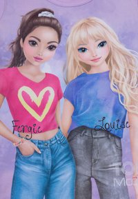 Illustrazione di due figure: una con un crop top rosa con un design a cuore e jeans blu, l'altra con una camicia blu e jeans grigi a vita alta.