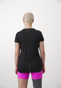 Even&Odd active ADAPTIVE SPORTS T-SHIRT WITH OPENING - Spordi T-särk - black
