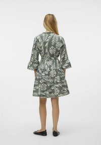 Vero Moda ZERA  - Dnevna haljina - laurel wreath