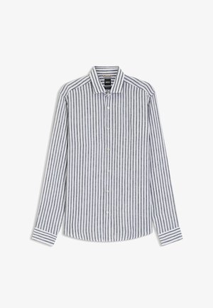 Męska koszula na długi rękaw z guzikami, w pionowe paski w odcieniach szarości i bieli, z ostrym kołnierzykiem na białym tle.