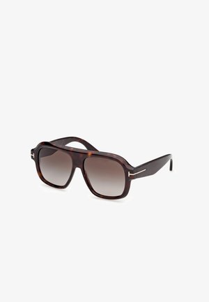 Skildpaddemønstrede solbriller med firkantet stel, gradientlinser og metalliske detaljer på stængerne. Glat plastmateriale og buet design.