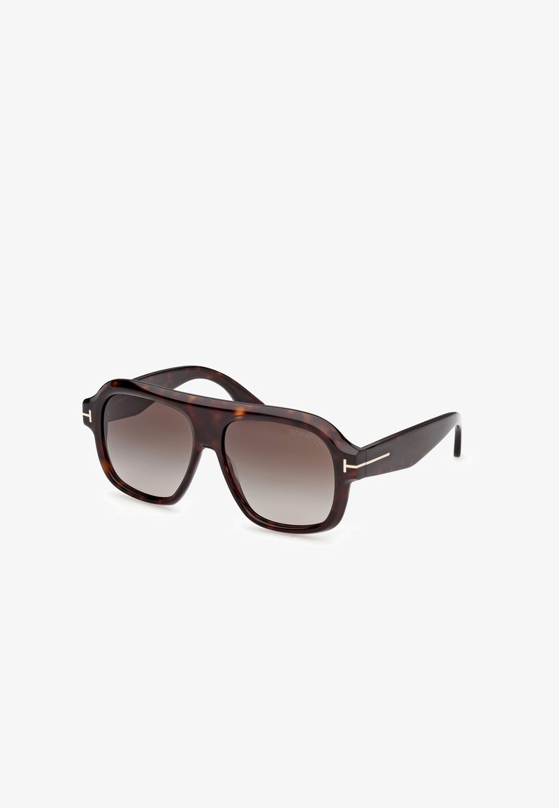 Ochelari de soare cu cadrul pătrat, din material țestoasă, cu lentile gradient și accente metalice pe brațe. Material din plastic neted și design curbat.