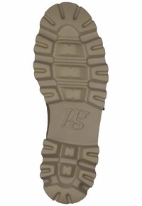 Gumená podrážka v svetlej béžovej farbe s textúrovaným vzorom. Obsahuje konkávne segmenty a logo embosované v strede. Odolný a tvarovaný dizajn.