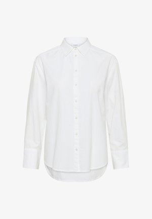Hvid langærmet skjorte med knaplukning og spidse krave, rundet kant og knapmanchetter, vist på en ensfarvet hvid baggrund.