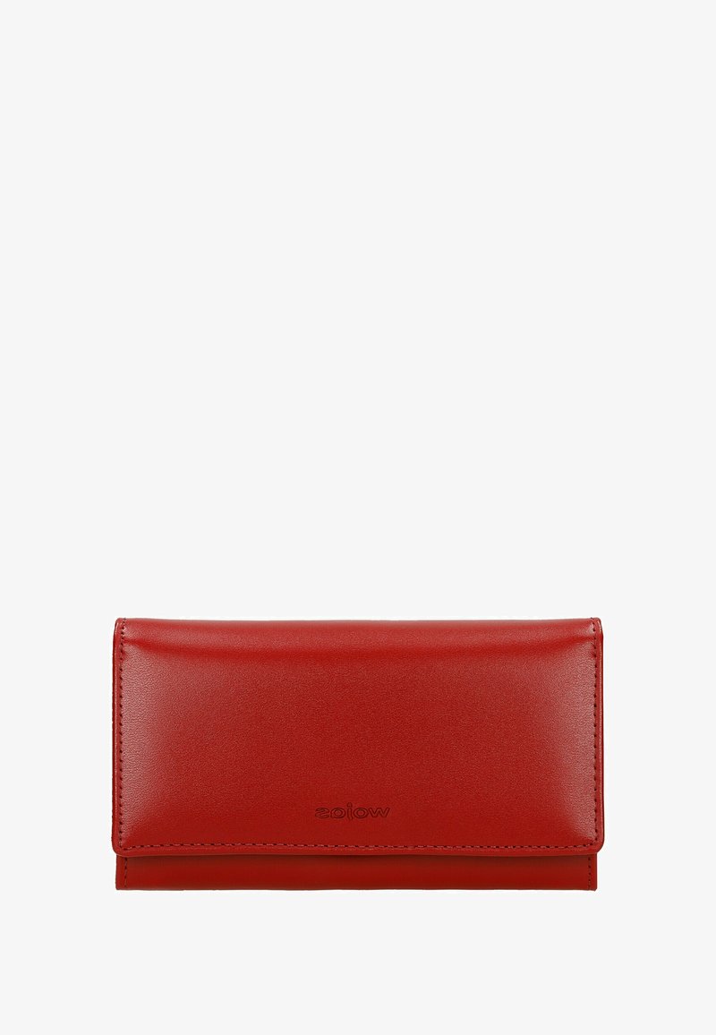 Czerwony skórzany portfel o gładkiej fakturze, prostokątnym kształcie i składanym designie. Posiada wytłoczone logo z przodu. Kompaktowy rozmiar.