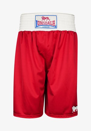 Rode boksershorts met een witte elastische tailleband met een logo. Glad textuur, ruime pasvorm, en een klein wit leeuw-embleem op de zoom.