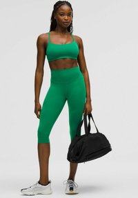 lululemon WUNDER TRAIN STRAPPY RACER C/D - Sujetadores deportivos con sujeción ligera - raceway green